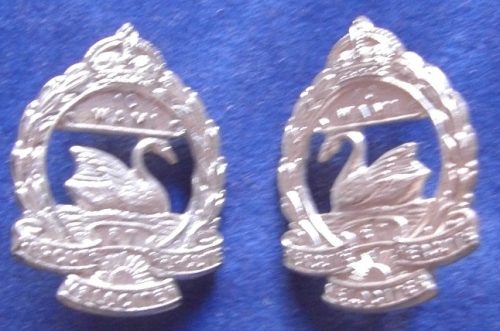 10 WAMI - White Metal Opposing collar badge pair (1948-53)
