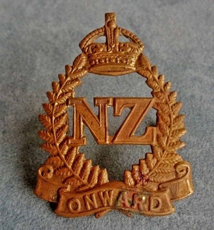 [NZ] - New Zealand General Service hat badge - World War 2 - Image 2