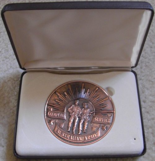 Army Medallion - Exemplary Service - Australian Army - with case of issue - Image 2